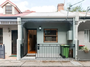 Quiet Terrace Townhouse on the City Fringe