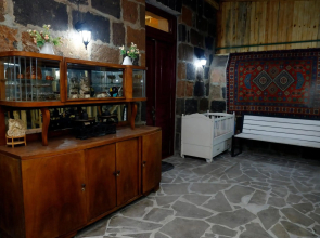 Onoyi Tun Guest House