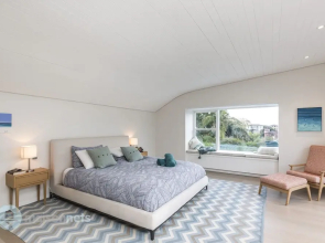 4 Bedroom Luxury House With Pool & Near Beach