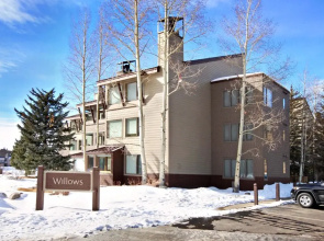 1710 The Willows 1 Bedroom Condo by RedAwning