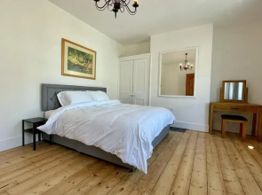 Hastings Stunning Town Centre 2 bed House