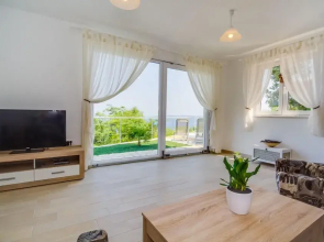 Awesome Home in Sveta Jelena With Jacuzzi, Wifi and 2 Bedrooms