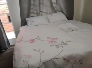 Lea's Furnished Apartments - Lofts at Loftus