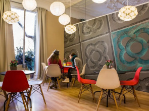 Born Barcelona Hostel