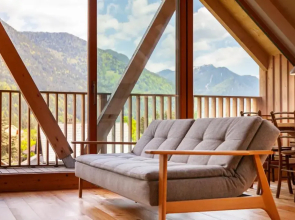 Stylish 2-Bed Top-Floor Apartment In Kranjska Gora