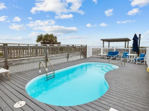 Seabiscuit 5 Bedroom Home by RedAwning