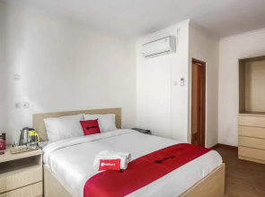 RedDoorz Plus Syariah near Pondok Cabe Airport