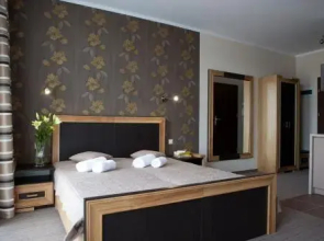 Mazurek Pokoje I Apartamenty