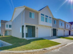 Garden City Townhome w/ Fireplace Near Bear Lake!