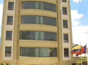 La Colina Suites