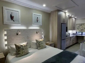 Studio 5 Churchill Lane Apartment