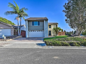 Modern Oceanside Home w/ Pool & Putting Green