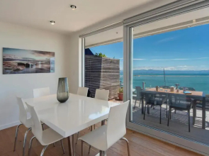 Penthouse 37 - Nelson Waterfront Apartment
