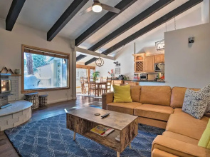 Epic Mammoth Lakes Getaway w/ Shared Pool, Hot Tub
