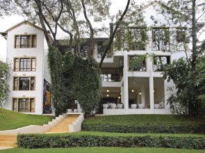 West Wood Hotel