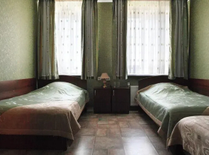 Russkii Dvor (Route M13)