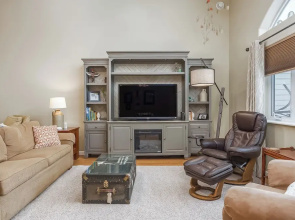 2BR Home w/ Fireplace, Streaming, Dogs Allowed