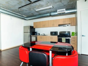 Hollywood Triumph Apartment