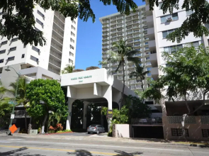 Waikiki Park Heights 1208 Sun & Beach Fun only 3 minutes away
