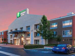 Holiday Inn Express & Suites Elk Grove West I-5 by IHG