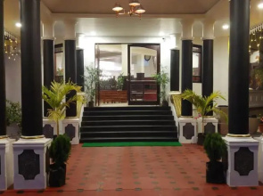 MaxiMunnar T&U Leisure Hotel