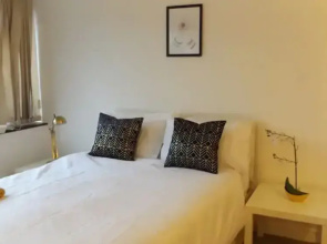 Room in Guest Room - Large Comfortable Room in Coventry