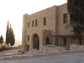 Oak Tree Castle Hostel