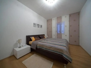 Ivy - Modern With Terrace - A2 Mak