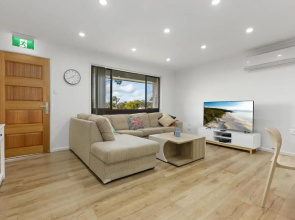 Modern Family Holiday Home Overlooking Jervis Bay