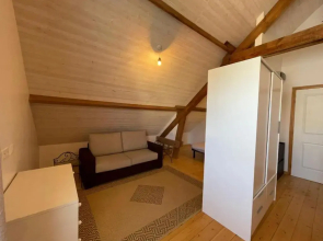 B&B Jacuzzi, Pool, Sauna, Steam Room, and Gym 100 meters away