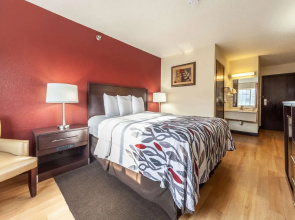 Red Roof Inn & Suites Omaha - Council Bluffs