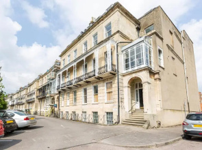 16 Lansdown -By Luxury Apartments