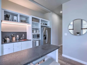Sleek, Newly Updated Downtown San Marcos Apt!