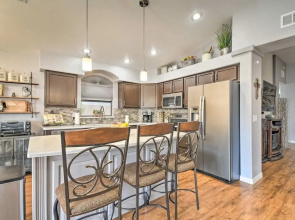 Patio & Grilling Station: Family Home in Glendale