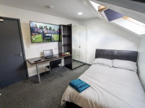 Fully Serviced Studio Available Close to the City