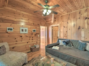 Lovely Lake Hartwell Retreat: Dock, Deck & Grill!