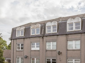 Cults Court Apartment