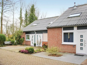 Awesome Home in Bruinisse With 3 Bedrooms and Wifi