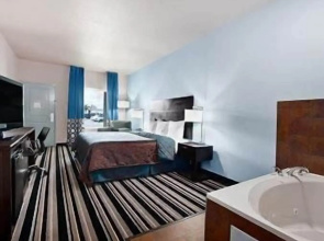 Super 8 by Wyndham Dilley TX