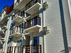 "Aquarius Hotel" (бывш. "Александра")