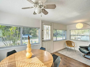 Tropical Port Charlotte Cottage - Walk to Bay!