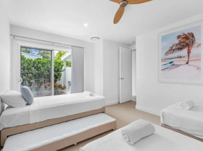 LEO2-Sophisticated Beach Holiday Home