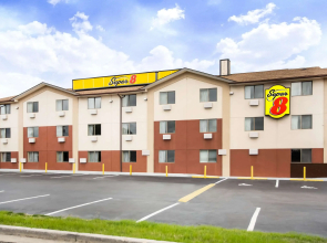 Super 8 by Wyndham Chester/Richmond Area
