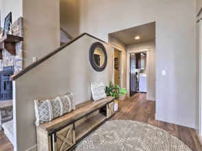 Sled Hill & Hot Tub Access: Mccall Family Cabin!