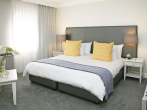 Hollow on the Square City Hotel