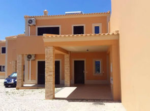 House With 4 Bedrooms in Pêra, With Wonderful Mountain View, Shared Pool, Enclosed Garden
