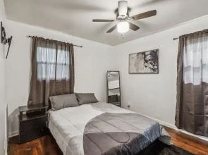 Queen G2 Mansion 3 Bedroom Home by RedAwning