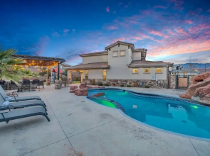 Zion Poolhouse by RedAwning