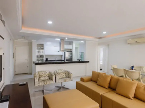 3BR Apt Near Beach & Attractions in BC Pna0402
