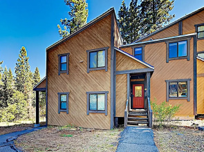 New Listing! Creekside Townhome Near Northstar Townhouse